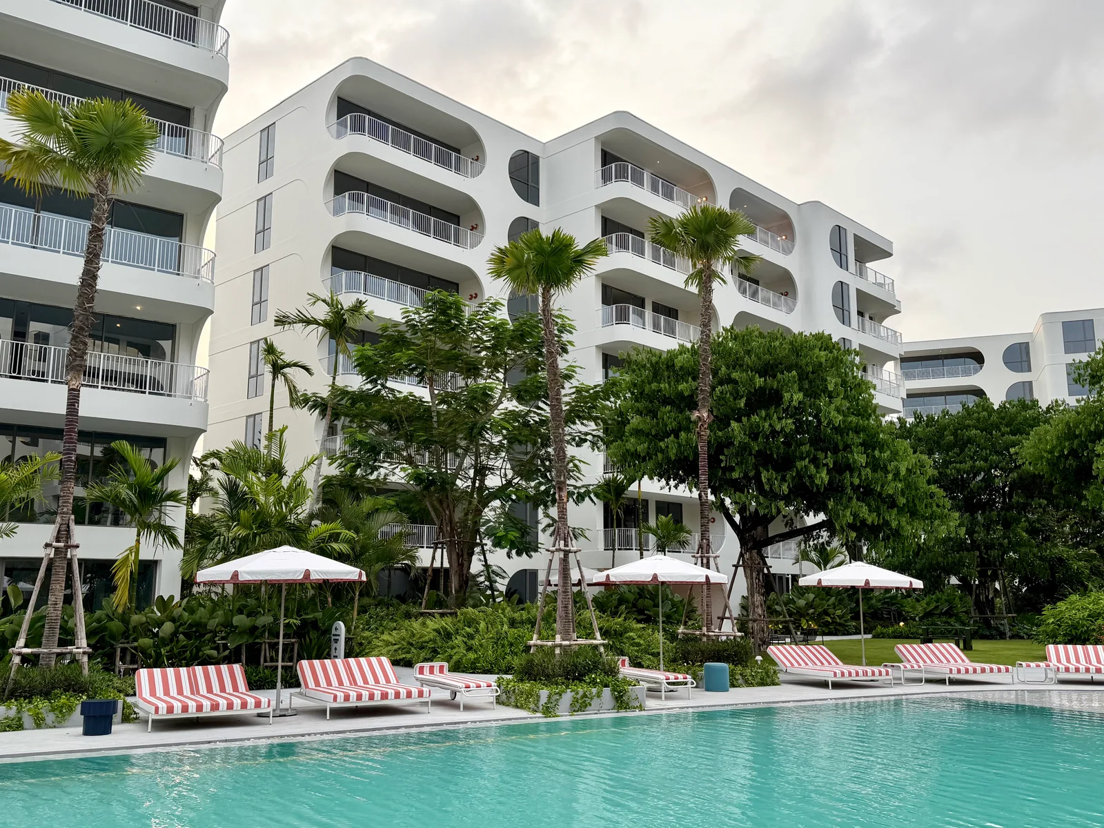 The Standard Residences — prezentare proiect
